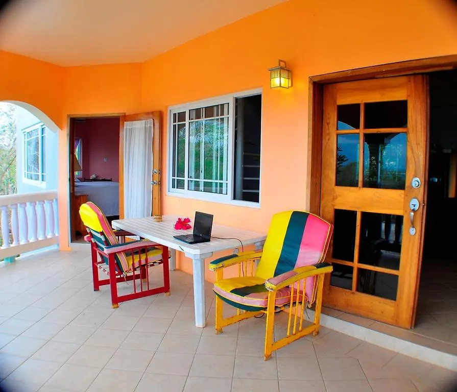 Hotel Jah Freedom Negril 4*,
